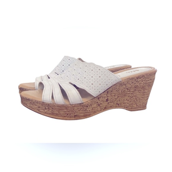 Women's White Wedge Sandals - Picture 1 of 7